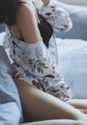 欧美百合白色背景_高清电视剧在线观看